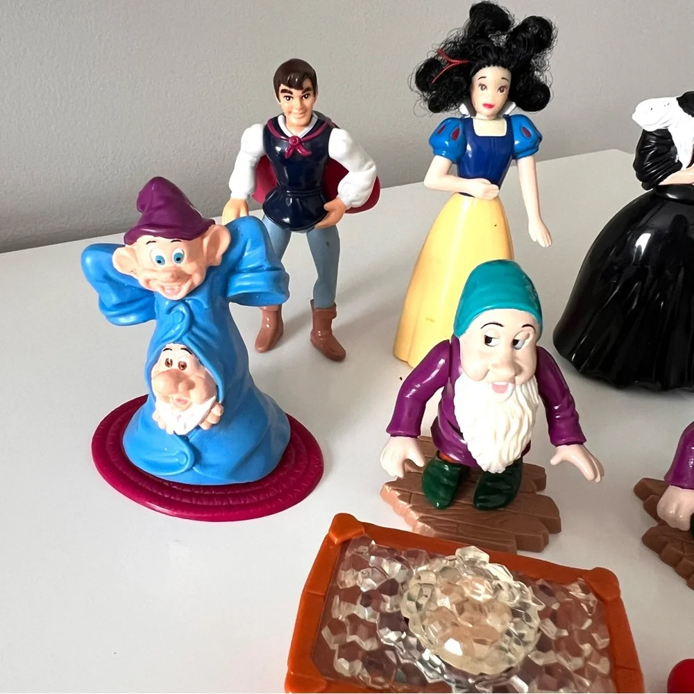 Vintage Snow White And Accessories Collectable McDonalds Happy Meal Toys Lot